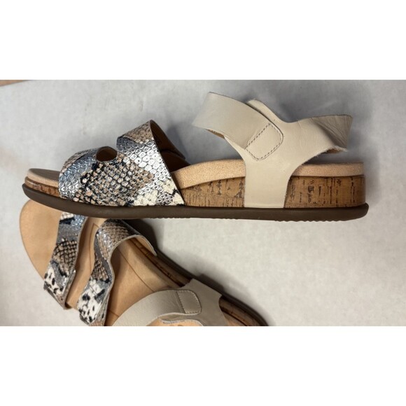 VIONIC WOMEN'S LEATHER SNAKE SKIN SANDALS US SZ 7 EU 38 - Picture 9 of 13